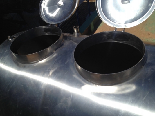 ขายถังสแตนเลสใส่น้ำ ขนาด 1,000 ลิตร และ 500 ลิตร สภาพสวยใสตามรูปพร้อมใช้ครับ