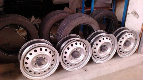 ล้อเดิมพร้อมยางขอบ 14 ถอดจากรถโตโยต้าวีออสป้ายแดง