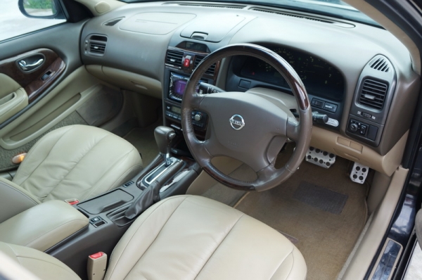 NISSAN CEFIRO A33 ปี 2003 ตัว TOP ขายรถสวย ล้อ MAX แต่ง เบาะหนัง เครื่องเดิมๆวิ่งดี ช่วงล่างแน่น แอร์เย็นๆ ภายในสภาพสวย สีสวย รถพร้อมใช้งาน จัดไฟแนนได้