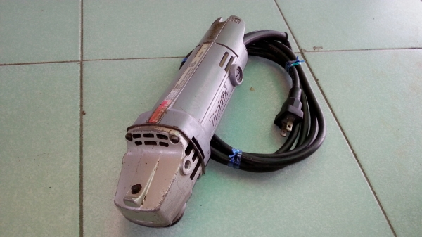 ขายลูกหมู(หินเจีย)ขนาดใส่ใบ4นิ้วยี่ห้อMAKITAรุ่น9500NBของแท้สภาพดี MADE IN JAPANครับ