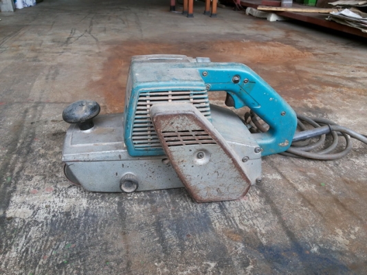 รถถัง MAKITA 9401 แท้ 100\% Made in JAPAN  สภาพเดิม ๆ เปลี่ยนแผ่นก๊อกกับแผ่นคาร์บอนใหม่ให้แล้วครับ