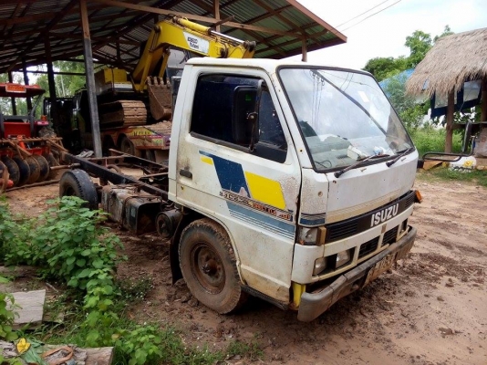 ขายด่วน อีชุชุ 4 ล้อกลาง  เกียร์สั้น NKR  88  แรงม้า สวยๆๆ