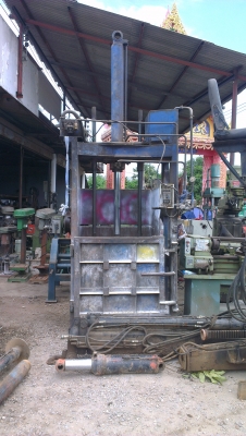 Sell> ขายเครื่องอัดไฮดรอลิค อัดขวดพลาสติก/ กระป๋อง / กระดาษ ได้หมดครับ มอเตอร์ 10 แรง พร้อมใช้งานครับผม