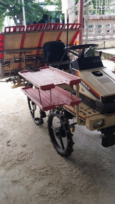 รถปลูกข้าวนั่งขับ YANMAR พร้อมกล่องหยอดปุ๋ยด้านหลัง เก่าญี่ปุ่น  สภาพสวย เครื่องยนต์ติดง่าย สภาพพร้อมใช้งาน