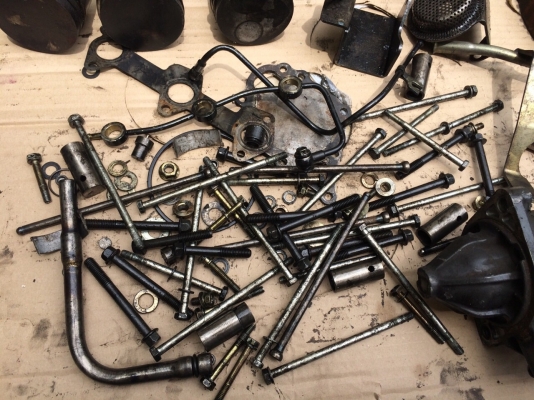 ขายด่วนอะไหล่เครื่องยนต์ดีเซลISUZU 3YA1 ต้องการชิ้นไหนบอกได้