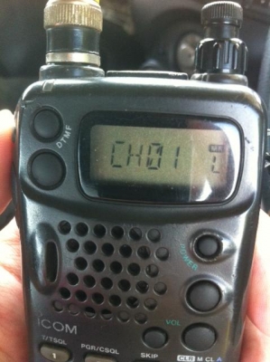 ขายเครื่อง ICOM T22A สภาพดี ตัวเครื่องสวย ครับ รับส่งดีมาก เสียงดังฟังชัด เหมาะแก่คนสะสม ให้อุปกรณ์แท่นชาร์ตยกชุด ขายราคาเพียง 2,500.- (EMS) สนใจติดต่อ  093-9319456