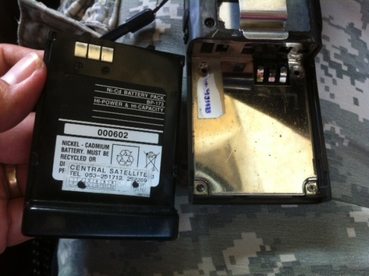 ขายเครื่อง ICOM T22A สภาพดี ตัวเครื่องสวย ครับ รับส่งดีมาก เสียงดังฟังชัด เหมาะแก่คนสะสม ให้อุปกรณ์แท่นชาร์ตยกชุด ขายราคาเพียง 2,500.- (EMS) สนใจติดต่อ  093-9319456