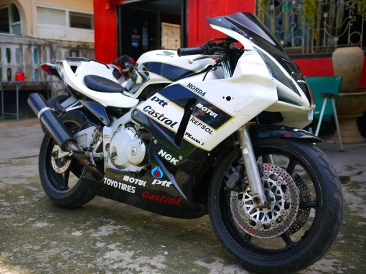 ขาย Cbr92 ตัวคาร์บูไฟฟ้า พร้อมทะเบียนแท้ไม่ขาดต่อ แฟริ่ง Rc211 สีไม่สวยคับแต่เครื่องสดเลยคับ