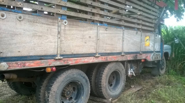 ขาย 10 ล้อหัวยาวเพลาเดียวช่วงล่างใหญ่ F18 เครื่อง 6BF1 185 แรงม้า คัสซีสวยจัด สโลว์กลาง ยางเต็ม ทะเบียนเต็มพร้อมโอนครับ