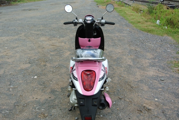 Honda Scoopy i สีขาว-ชมพู พร้อมใช้ ราคาไม่แพง 26,500 บาท เท่านั้นครับ
