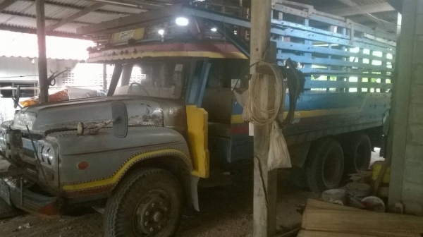 ขาย 10 ล้อหัวยาว 2 เพลาใหญ่ช่วงล่าง UD230 คานหน้าใหญ่ คัสซีสวย เครื่อง EH700 168 แรงม้า สโลว์อินเตอร์ พวงมาลัยพาวเวอร์ ทะเบียนเต็มพร้อมโอนครับ