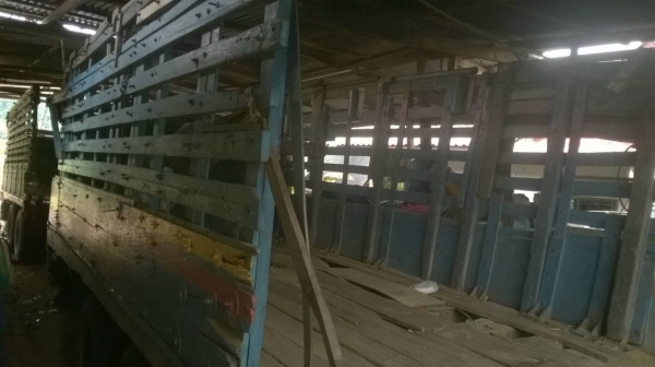 ขาย 10 ล้อหัวยาว 2 เพลาใหญ่ช่วงล่าง UD230 คานหน้าใหญ่ คัสซีสวย เครื่อง EH700 168 แรงม้า สโลว์อินเตอร์ พวงมาลัยพาวเวอร์ ทะเบียนเต็มพร้อมโอนครับ