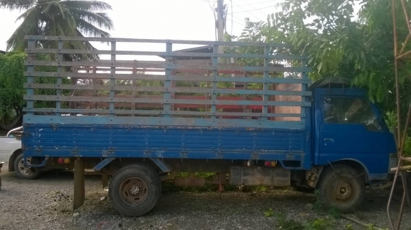 ขาย 6 ล้อ NISSAN เครื่อง 100 แรงม้า คัสซีสวย มีโลว์กลาง ยางดี ทะเบียนขาด 2 ปี ราคาต่อรองได้ครับ