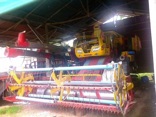 ***ขายแล้วครับขอบคุณ Truck2hand ขายแพ็คคู่ รถเกี่ยวอุ้ม+เทเลอร์หัวยาว// รถเกี่ยวแบบอุ้ม ศักดิ์พัฒนาฯ KM ปี51 อุ้มเลส2.5ตันปรับระดับ ตัวเดิน12HT เครื่อง HINO JO8C-ll เทอโบ 250แรง ปั้มได้เบอ23 โซ่D2 เครื่องแน่นๆ แรงดี ปั้มดีแรงดี ช่วงล่าง แน่น สภาพ70