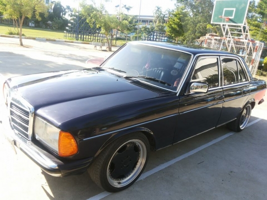 ขาย benz 230e w123 เครื่อง7m3000turbo ติดแกสแล้วครับลร้อนตังลดเหลือ80000บาท