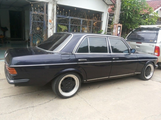 ขาย benz 230e w123 เครื่อง7m3000turbo ติดแกสแล้วครับลร้อนตังลดเหลือ80000บาท