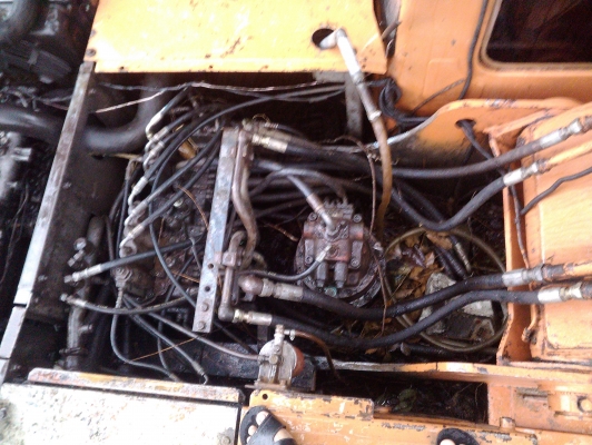 ต้องการขายรวม แบคโฮ และ รถบรรทุก ไม่แยกขาย