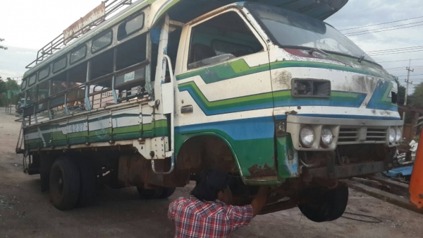 หกล้อ isuzu เครื่อง 4BA ทะเบียน ม.79 คันชีสวยไม่มีบวม