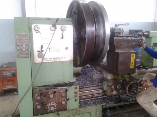 เครื่องกลึงใต้หวันเหวี่ยงได้1.5เมตร4เพลามีเบรคนิ้วมิลไม่เปลี่ยน10ฟุตติดต่อ0892224259