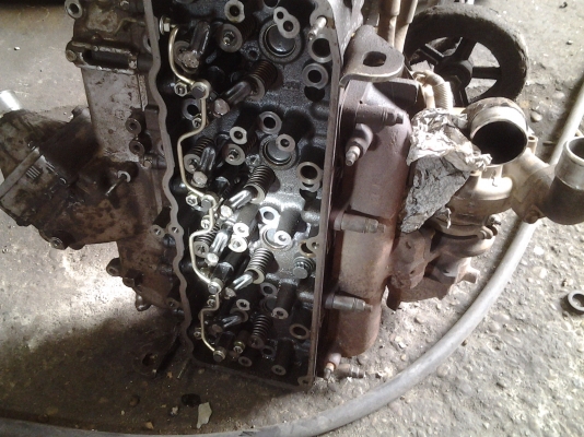 HINO -BU142R เครื่อง 15B เครื่อง 136 แรงม้า ปี46 ตู้บรรทุก 6ล้อ ขายตามสภาพ ทะเบียนพร้อมโอน