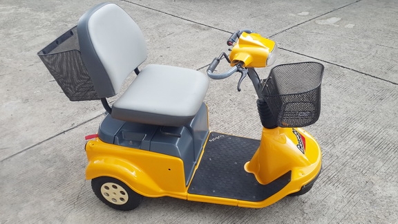 ราคาพิเศษ รถไฟฟ้า 3 ล้อ KUBOTA สำหรับคนแก่หรือคนพิการ เพิ่งมาจากญี่ปุ่น