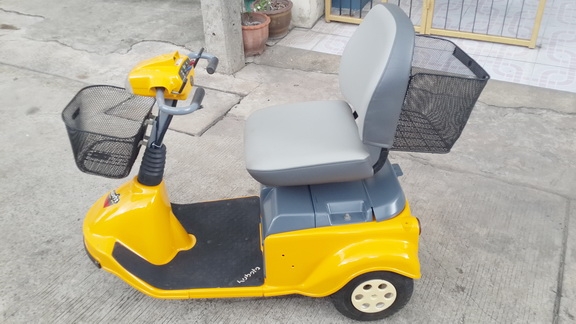 ราคาพิเศษ รถไฟฟ้า 3 ล้อ KUBOTA สำหรับคนแก่หรือคนพิการ เพิ่งมาจากญี่ปุ่น