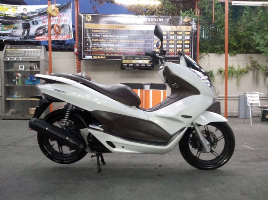 ขออนุญาติขาย HONDA PCX125-i มือเดียว สีขาวมุก โอนให้ฟรีครับ ขออนุญาติขาย HONDA PCX125-i มือเดียว สีขาวมุก โอนให้ฟรีครับ