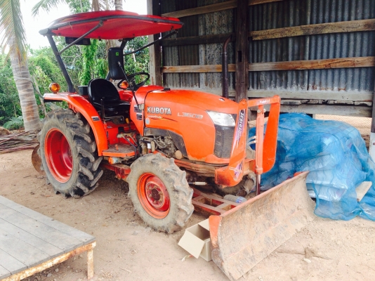 รถไถ KUBOTA L3608 อายุการใช้งาน 561 ชั่วโมง พร้อมอุปกรณ์ 3 รายการ ผานดันหน้า โรตารี ผาน 6 เครื่ิองดี