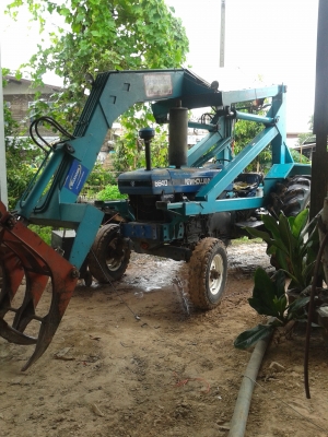 ขายรถคีบ 6600 ใช้น้อยพร้อมอุปกรณ์ ดันหน้า หางไถ รถพร้อมใช้สุดๆๆ