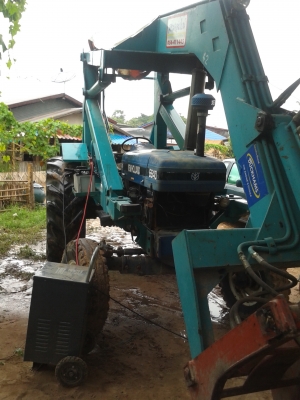 ขายรถคีบ 6600 ใช้น้อยพร้อมอุปกรณ์ ดันหน้า หางไถ รถพร้อมใช้สุดๆๆ