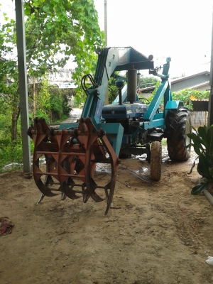 ขายรถคีบ 6600 ใช้น้อยพร้อมอุปกรณ์ ดันหน้า หางไถ รถพร้อมใช้สุดๆๆ