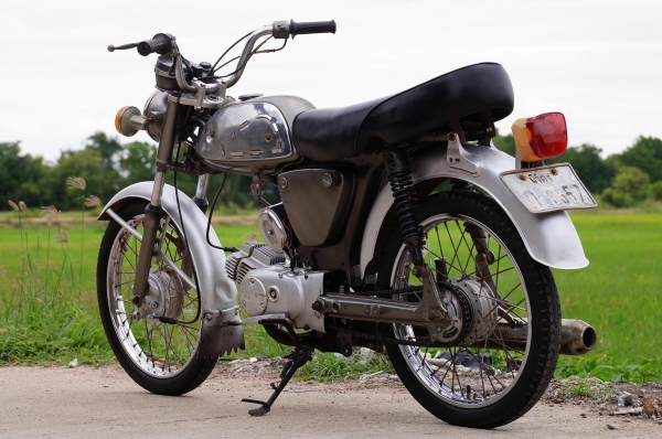 ขาย SUZUKI A 80 สภาพเดิม รถเก็บ สีใหม่แล้ว ทะเบียนพร้อมโอน เอกสารครบ ภาษี ขาดต่อเกิน 3 ปี แล้วครับ สภาพโดยรวมตามรูปครับ เครื่องติด ขับได้ปกติ ครับ