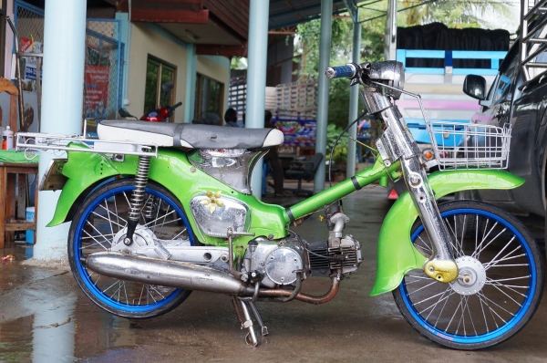 ขาย HONDA C 50 ถังแยก แฮนตรง เครื่อง HONDA ดรีม 100 มีทะเบียน เล่มเครื่อง พร้อม สำเนาโครง ใบซื้อขาย ครบ สภาพโดยรวม ตามรูปรถพร้อมใช้ ครับ เครื่องดีเดินเบานิ่ง เงียบ