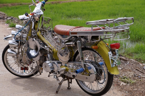 ขาย HONDA CM 90 แต่ง สวยสวย สภาพประกวด เครื่องดรีม ทู สตาทร์มือ เครื่องเงียบดีมาก ๆ รับประกันได้เลยครับ ระบบไฟ ติดครบ ทุกจุด อะไหล่แต่ง ชุบทั้งคัน สภาพแน่น ตามรูป เลยครับ รูปปัจจุบันนะครับ ( ย้ำว่ารูป ปัจจุบัน ) รถสวยมาก จริง ๆ เอกสารสำเนาหน้าเล่มเครื่อง