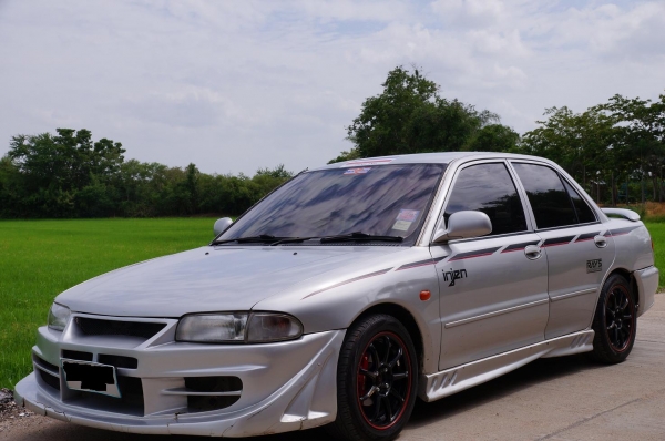 ขาย MITSUBISHI LANCER GLX i ปี 38 รถบ้านสภาพดี เอกสารทะเบียนพร้อมโอน ภาษี พ ร บ 2558  ติดแก๊สแจ้งลงเล่มแล้ว ใช้ได้ 2 ระบบ  ล้อแม็ค ขอบ 15 ADVAN ยางใหม่ BRIDGESTONE เพิ่งเปลี่ยน 4 เส้น  ระบบ ไฟฟ้า เครื่องเล่น CD  ช่วงล่างโครตดี นิ่มมาก เกียร์ ธรรมดา แอร์ ห