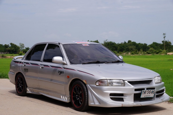 ขาย MITSUBISHI LANCER GLX i ปี 38 รถบ้านสภาพดี เอกสารทะเบียนพร้อมโอน ภาษี พ ร บ 2558  ติดแก๊สแจ้งลงเล่มแล้ว ใช้ได้ 2 ระบบ  ล้อแม็ค ขอบ 15 ADVAN ยางใหม่ BRIDGESTONE เพิ่งเปลี่ยน 4 เส้น  ระบบ ไฟฟ้า เครื่องเล่น CD  ช่วงล่างโครตดี นิ่มมาก เกียร์ ธรรมดา แอร์ ห