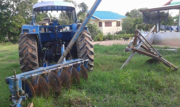 รถไถ FORD 6640 newholland เพลาเดียว อุปกรณ์3ชุด ใบดัน+ผาน6+ผาน3 เอกสารอินวอยซ์ รถไถ FORD 6640 newholland เพลาเดียว อุปกรณ์3ชุด ใบดัน+ผาน6+ผาน3 เอกสารอินวอยซ์