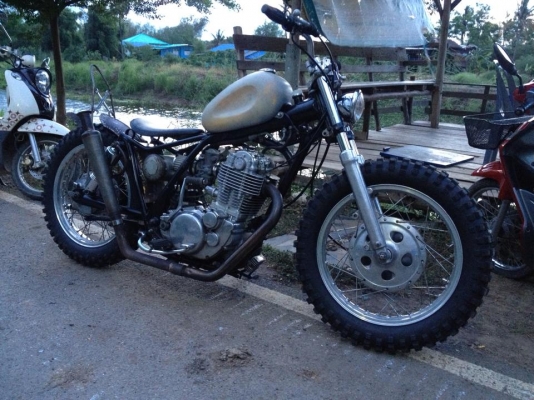 ขายครับ sr400 ปรับราคาเหลือ50000แต่งBobber เลขไม่เต็ม อินวอย