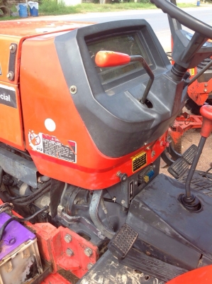 แทรกเตอร์คูโบต้า m9000 สภาพดีเยี่ยม เดิมทั้งคันพร้อมใช้งาน มีผานดันหน้าพร้อมผานหลัง