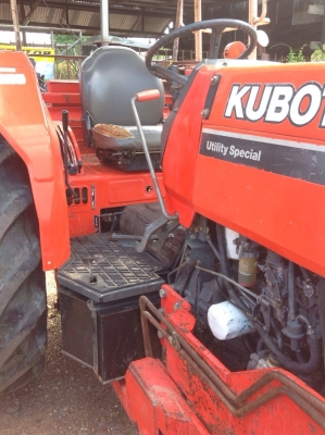 แทรกเตอร์คูโบต้า m9000 สภาพดีเยี่ยม เดิมทั้งคันพร้อมใช้งาน มีผานดันหน้าพร้อมผานหลัง