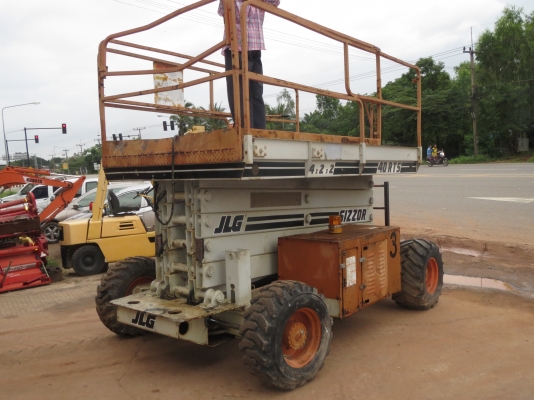 ลิฟท์กรรไกร JLG 40RTS พร้อมใช้งาน เจแอลจี