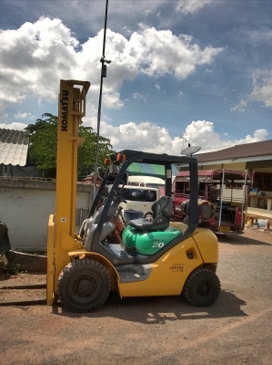 ขายด่วนๆ รถยกโคมัสสึรุ่น 16 น้ำหนักยก 2 ตัน เสาสูง 5 เมตร เครื่องเบนซินติดแก๊ส เกียร์ธรรมดา