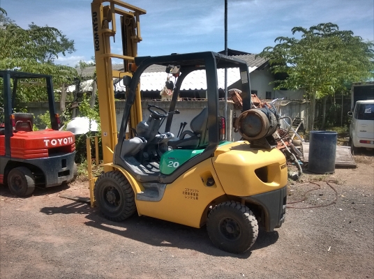 ขายด่วนๆ รถยกโคมัสสึรุ่น 16 น้ำหนักยก 2 ตัน เสาสูง 5 เมตร เครื่องเบนซินติดแก๊ส เกียร์ธรรมดา