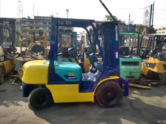 รถยกโคมัสสึรุ่น 14 น้ำหนักยก 2.5 ตัน เสาสูง 4.75 เมคร เข้าตู้ เครื่องดีเซล เกียร์ออโต้ แผงงาสไลด์