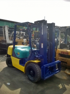 รถยกโคมัสสึรุ่น 14 น้ำหนักยก 2.5 ตัน เสาสูง 4.75 เมคร เข้าตู้ เครื่องดีเซล เกียร์ออโต้ แผงงาสไลด์