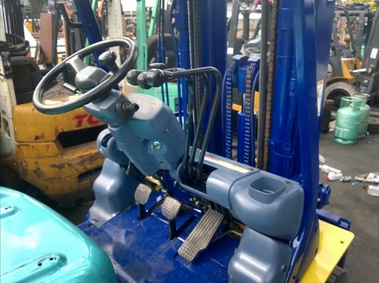 รถยกโคมัสสึรุ่น 14 น้ำหนักยก 2.5 ตัน เสาสูง 4.75 เมคร เข้าตู้ เครื่องดีเซล เกียร์ออโต้ แผงงาสไลด์