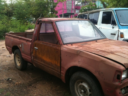 ดัสสัน 720 สีแดงอมส้ม แห้งบาง พร้อมขับพร้อมโอน ขาย 25,000 บาท