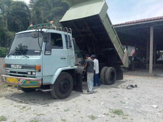 ขายรถบรรทุกหกล้อดั้ม อีซูซู เครื่อง 6HE-1 เทอร์โบอินเตอร์ 240 แรงม้า ดั้มยิงหลัง 12 ตัน เครื่องเสียง