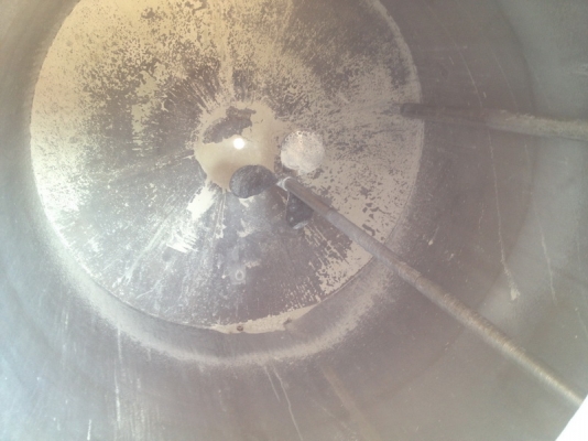 ขายถังสแตนเลส 2,000 ลิตร พร้อมใบกวน สภาพสวยใส ไร้ที่ติ