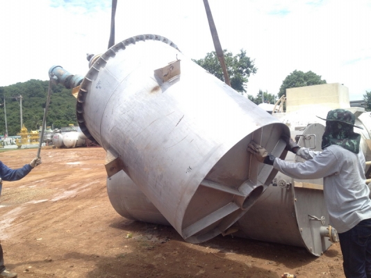 ขายถังสแตนเลส 2,000 ลิตร พร้อมใบกวน สภาพสวยใส ไร้ที่ติ